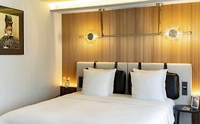 MUZE Hotel Dusseldorf - Handwritten Collection